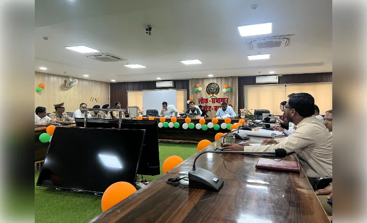 संभावित बाढ़-2026: डीएम ने दिए सख्त निर्देश, बोले- 'जीरो कैजुअल्टी' के साथ हों तैयारियां