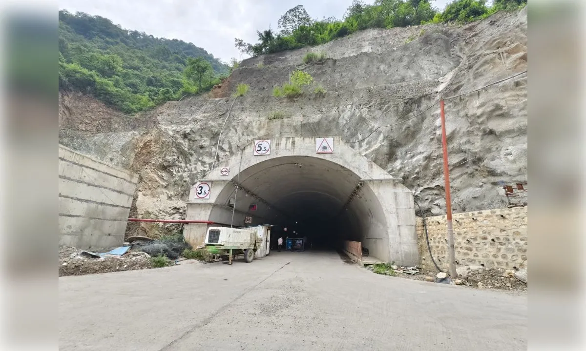  उत्तराखंड के रुद्रप्रयाग में 900 मीटर लंबी सुरंग का निर्माण पूरा, पुल अंतिम चरण में