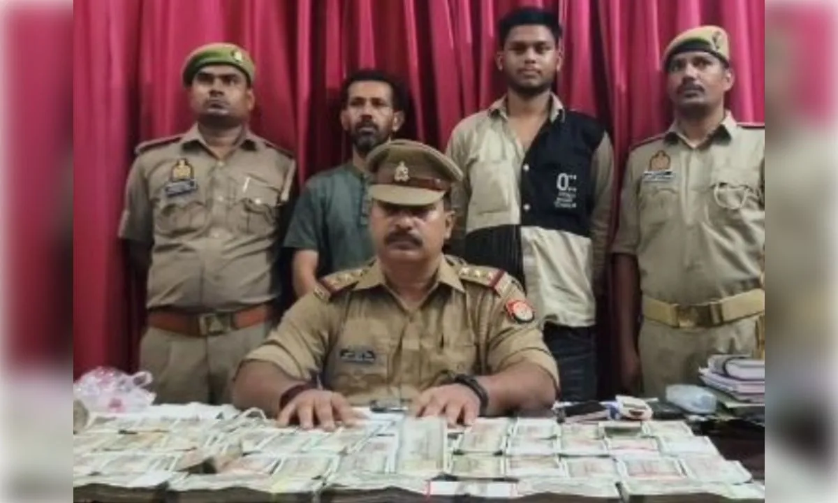 कोलकाता मेल एक्सप्रेस के एस-थ्री कोच में दो संदिग्धों के पास से मिला 28 लाख की नकदी,जांच जारी