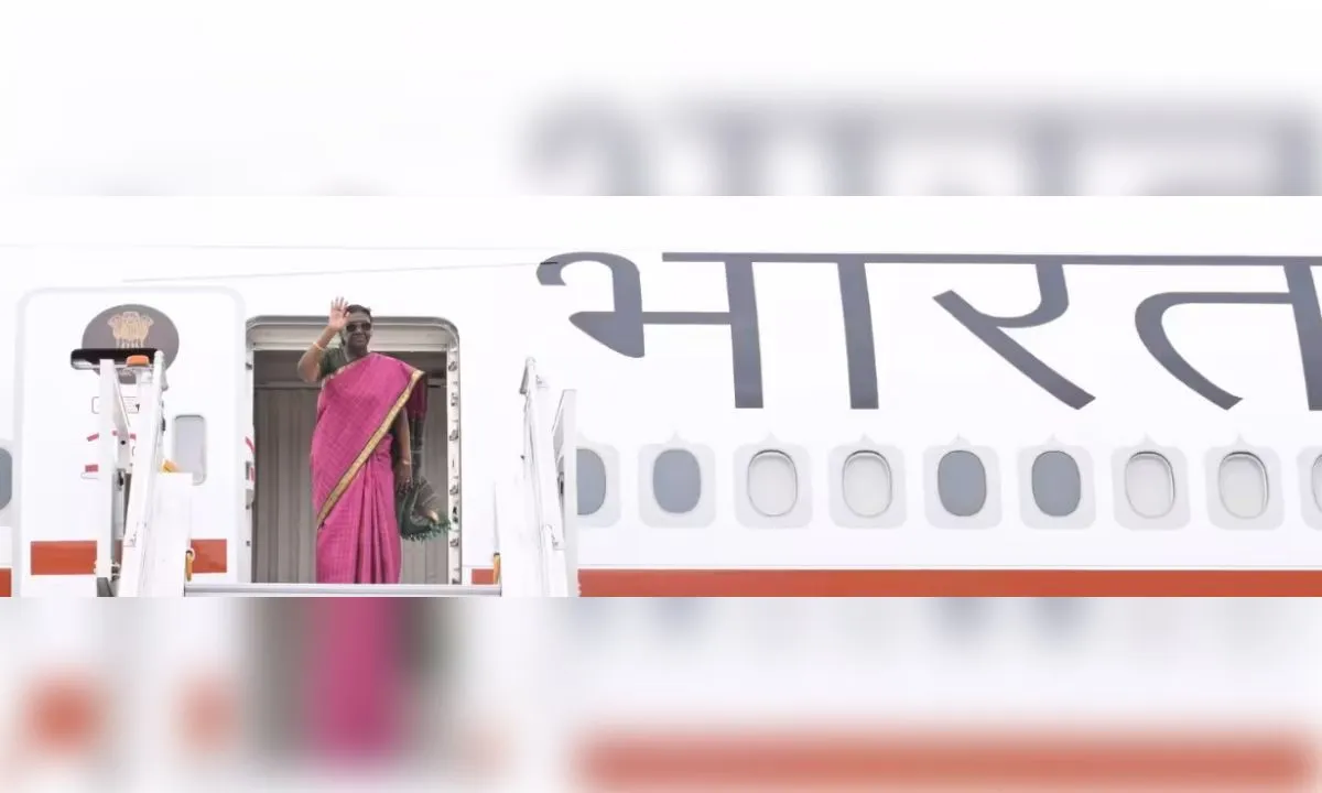 राष्ट्रपित मुर्मू तीन देशों की यात्रा के पहले चरण के लिए माल्दोवा रवाना