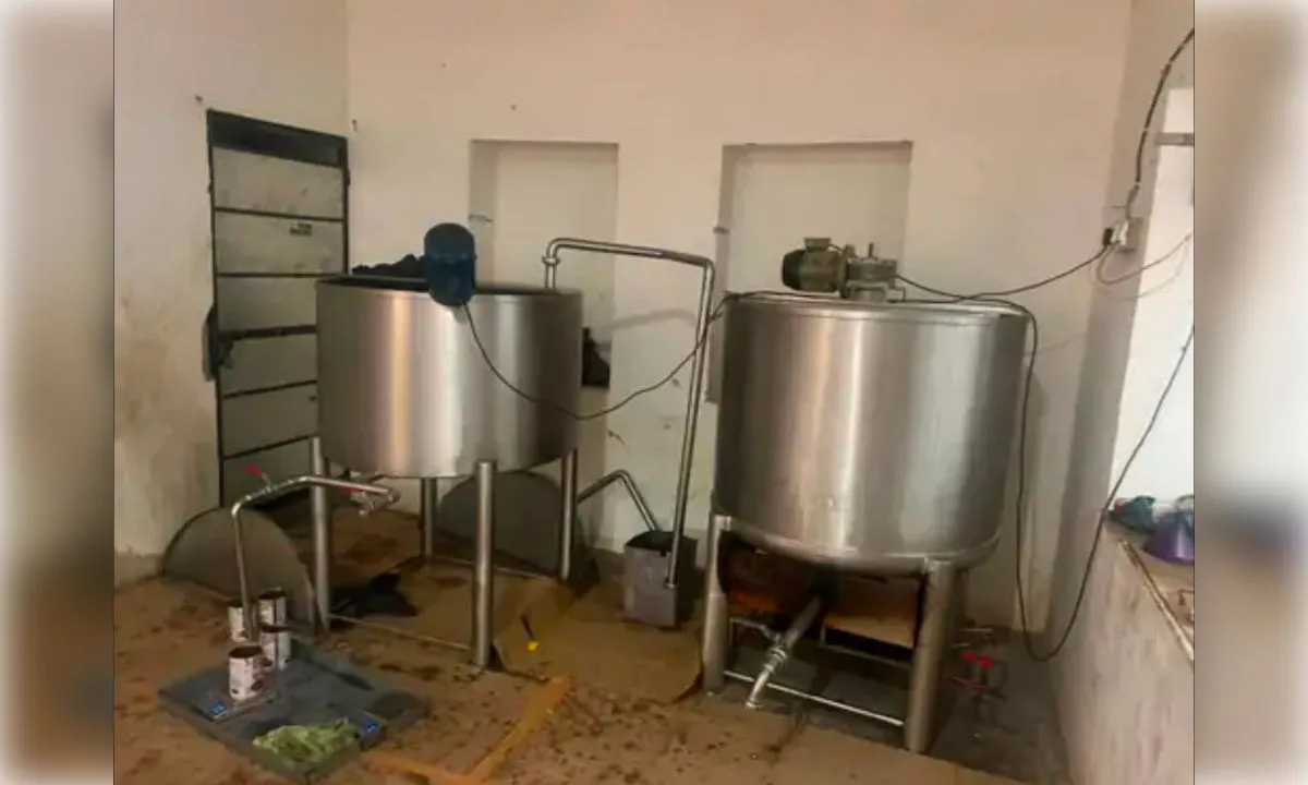 ड्रग्स फैक्ट्री की सूचना पर पहुंची डीएसटी को मिली नकली घी बनाने की फैक्ट्री, 870 किलो मिलावटी घी जब्त