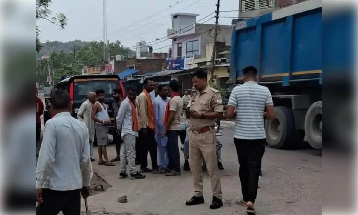 डंफर की टक्कर से बाइक सवार दो दोस्तों की मौत