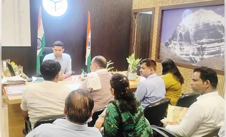 मछली, मीट एवं मांस विक्रेताओं को शहर से बाहर करने के प्रस्ताव का विरोध, नगर आयुक्त को सौंपा ज्ञापन