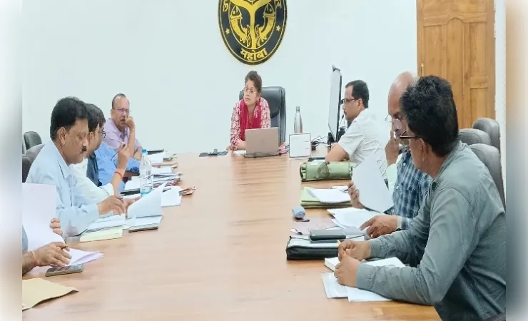  पीएम-सीएम आवास योजनाओं के लंबित प्रकरणों का शीघ्र निस्तारण करें: जिलाधिकारी