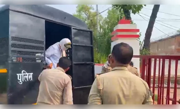 दूल्हा हत्याकांड में एक लाख के इनामी ने पुलिस को चकमा देकर कोर्ट में किया आत्मसमर्पण, भेजा गया जेल