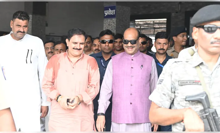  लोकसभा अध्यक्ष का मथुरा में हुआ भव्य स्वागत, जनप्रतिनिधियों से की मुलाकात