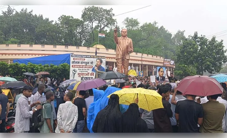 नीट पेपर लीक पर रायपुर में प्रदर्शन, केंद्रीय शिक्षा मंत्री के इस्तीफे की उठी मांग
