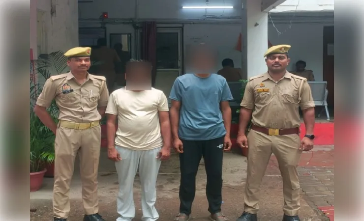 बुजुर्ग महिला से चेन लूटने वाले दो शातिर गिरफ्तार, स्कूटी और नकदी बरामद