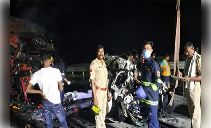 महाराष्ट्र के वर्धा जिले में समृद्धि हाइवे पर हादसे में छह लोगों की मौत