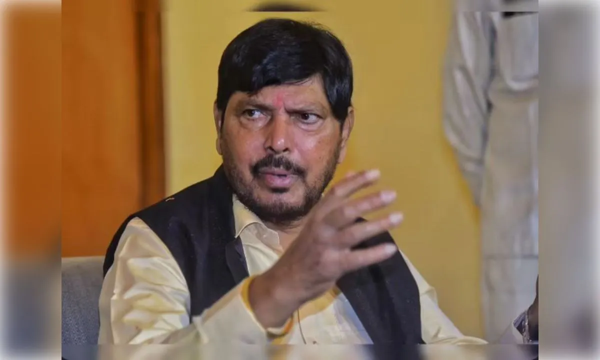 ‘आरक्षण हटाओ’ अभियान पर रामदास आठवले का विरोध, संविधान विरोधी पोस्ट पर होगी सख्त कार्रवाई