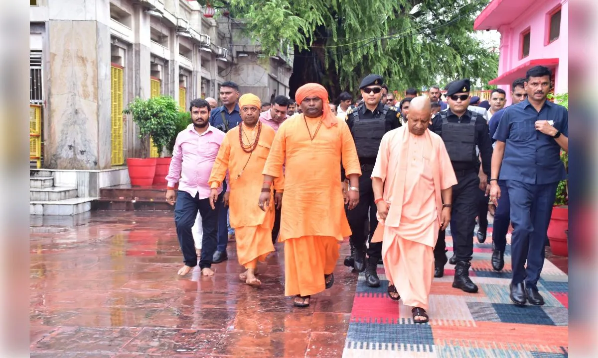 दो दिवसीय भ्रमण पर मुख्यमंत्री योगी पहुंचे देवीपाटन मंदिर
