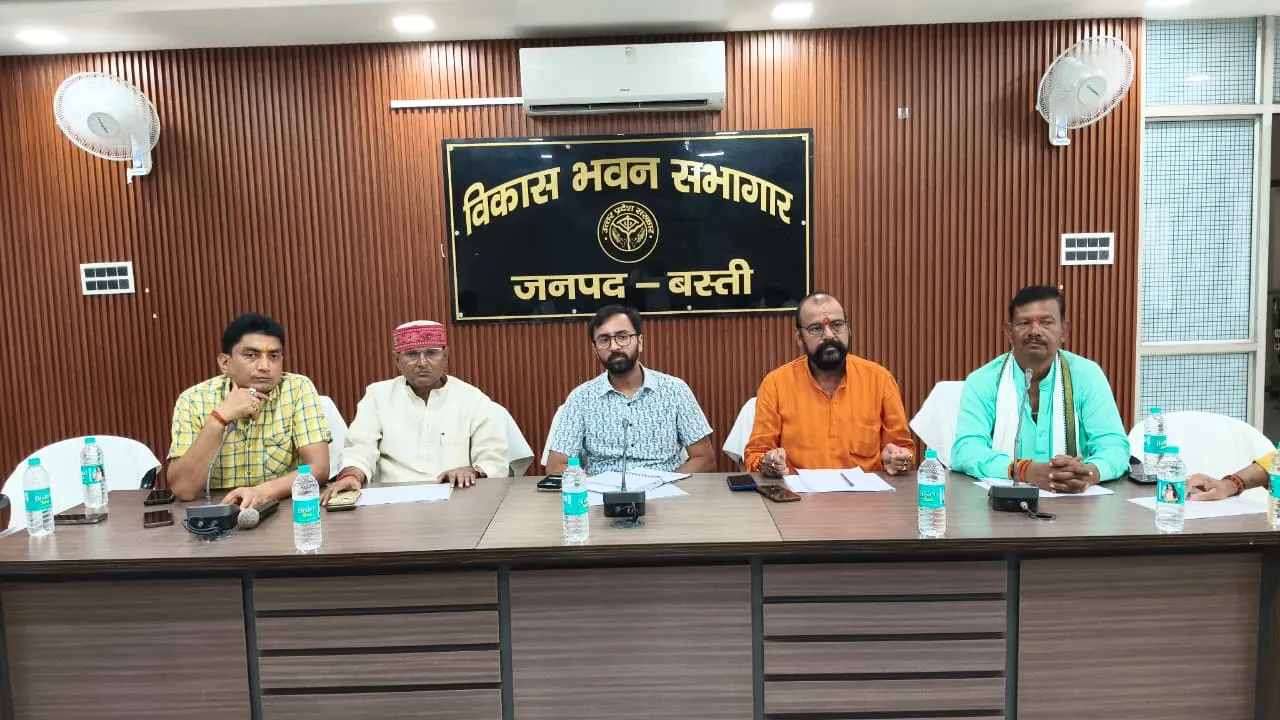 पर्याप्त मात्रा में उर्वरको की उपलब्धता सुनिश्चित करने के लिए किया गया बैठक 