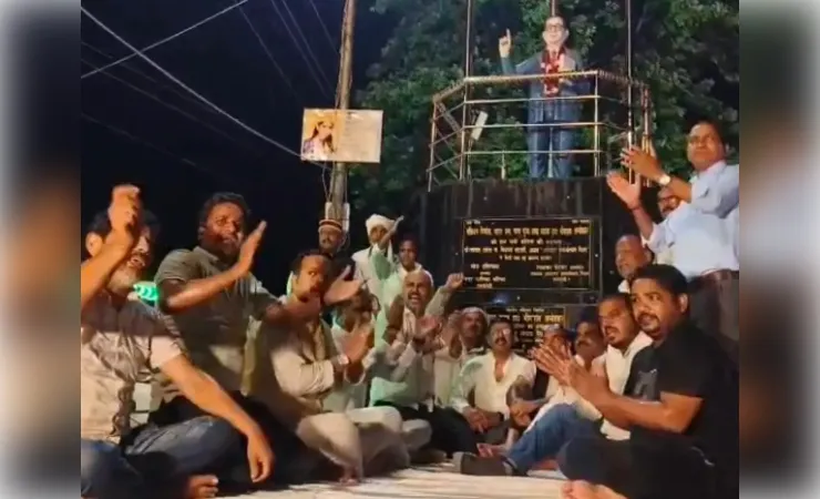  रायबरेली : राहुल गांधी व प्रियंका की गिरफ्तारी पर कांग्रेस कार्यकर्ताओं ने किया विराेध प्रदर्शन