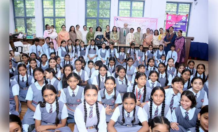 ब्यूटीफुल लेडीज़ क्लब ने 22 जरूरतमंद छात्र-छात्राओं की फीस जमा कर शिक्षा का दिया संबल