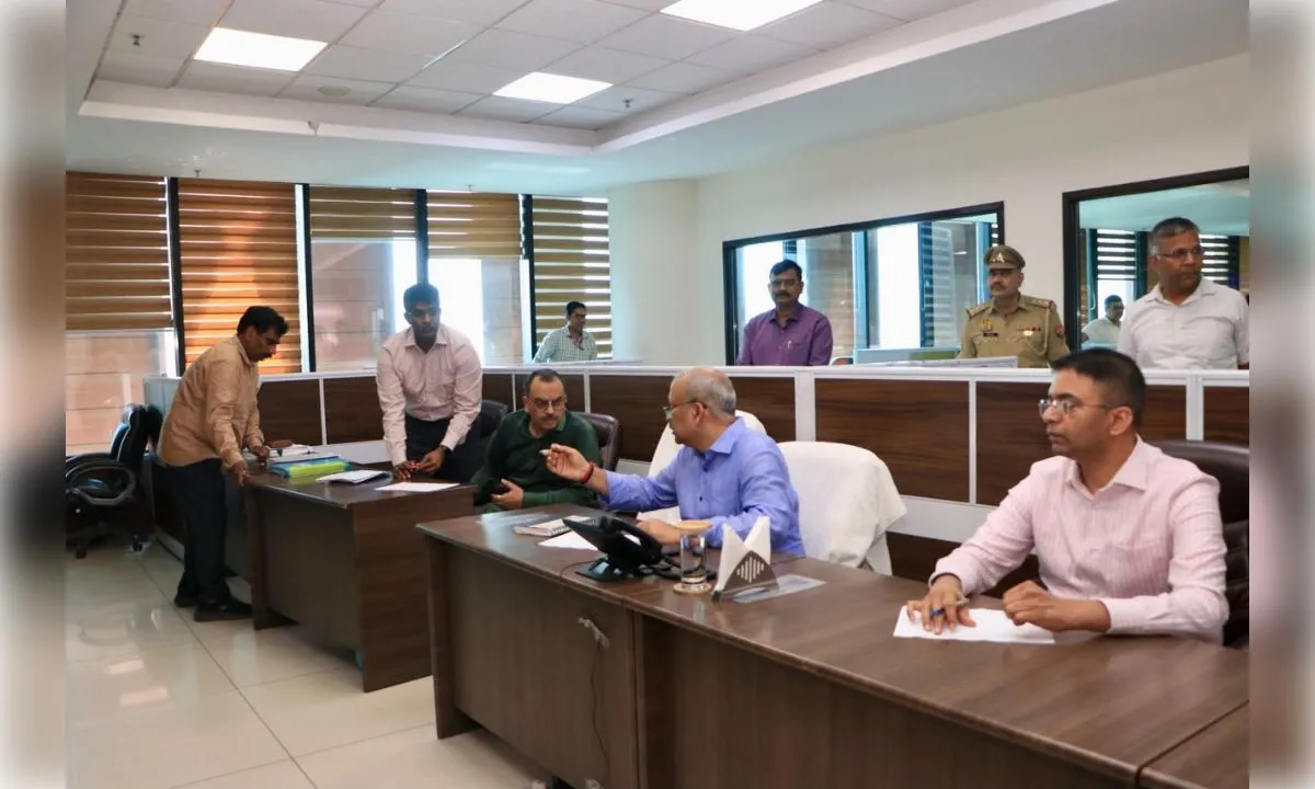  यूपी में कई जगह प्रदर्शन, पुलिस मुख्यालय से नजर रख रहे डीजीपी राजीव कृष्ण