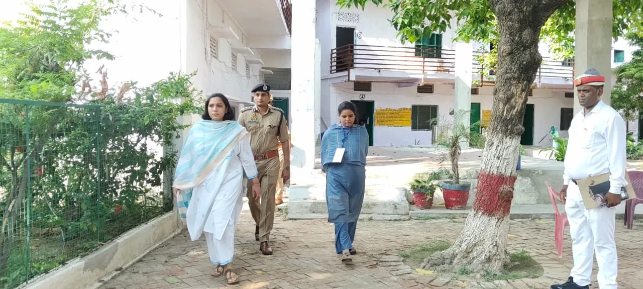 डीएम और एसपी ने परीक्षा केन्द्रो का निरीक्षण कर दिया निर्देश 