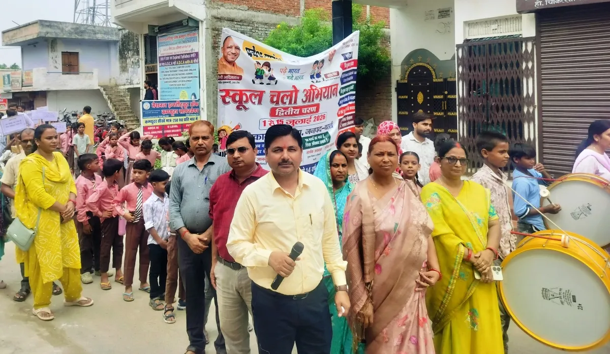 स्कूल चलो अभियान रैली में गूंजा शिक्षा का संदेश, नामांकन बढ़ाने पर जोर