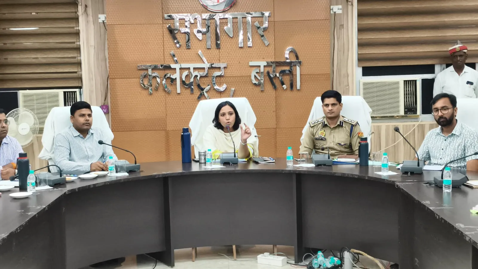 बाढ़ जैसी प्राकृतिक आपदा से निपटने के लिए समन्वित प्रयास एवं सर्तकता आवश्यक - डीएम 