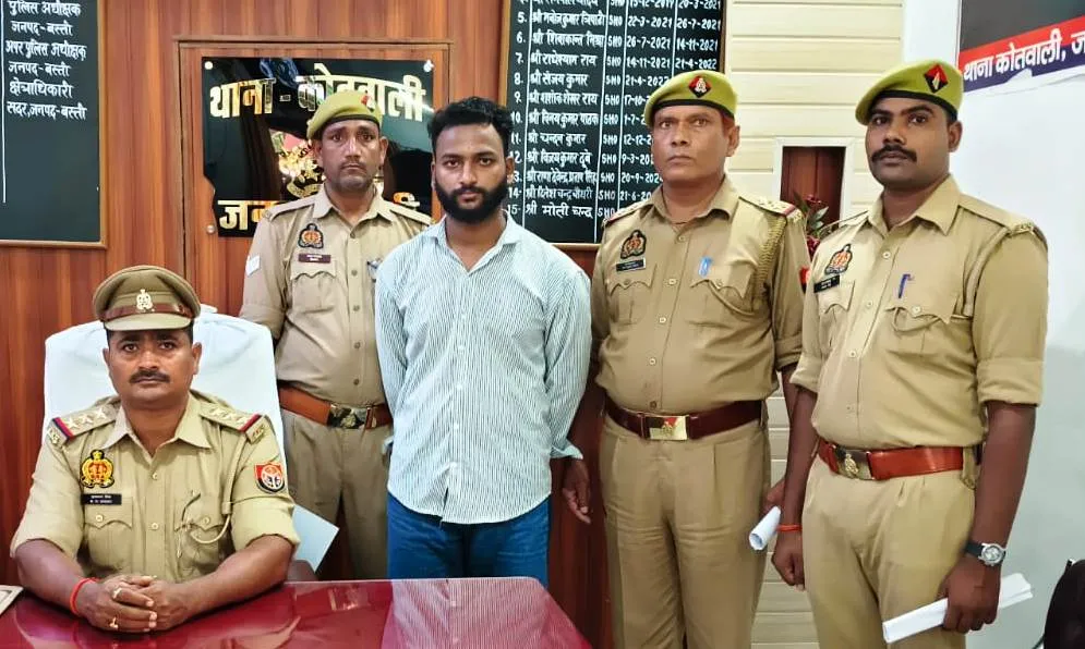 मूड़घाट पर बम फेकने वाला फरार चल रहा अभियुक्त गिरफ्तार