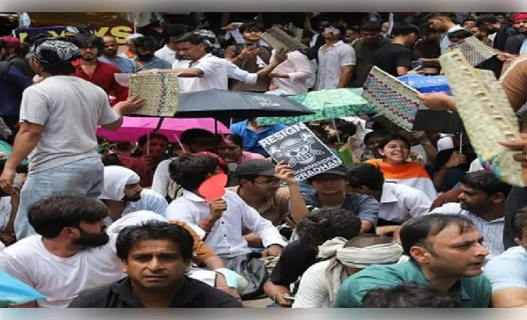 जंतर-मंतर पर हिंसा से हड़कंप, शिक्षा मंत्री के इस्तीफे की मांग पर बवाल, पथराव-लाठीचार्ज, कई पुलिसकर्मी घायल