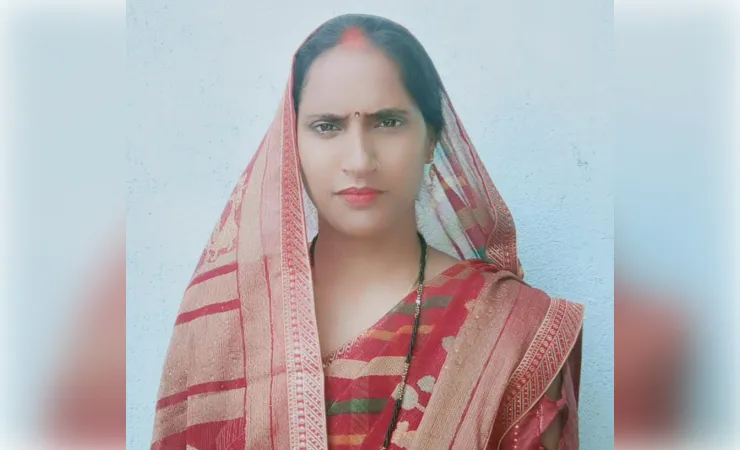 छत से गिरने के बाद घायल महिला ने तोड़ा दम