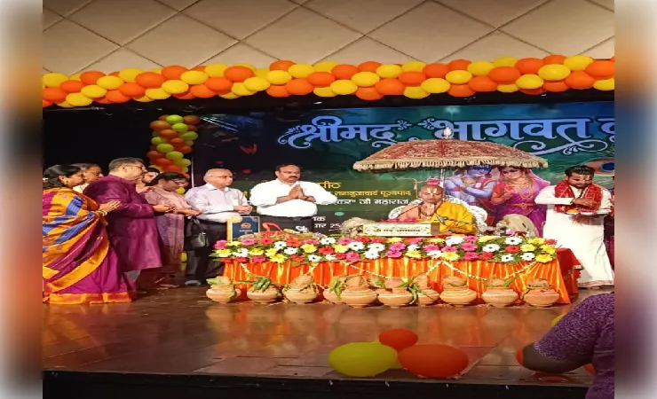 'प्रेम और समर्पण से ही मिलते हैं श्रीकृष्ण'— स्वामी वासुदेवाचार्य की कथा में भक्ति रस में डूबे श्रद्धालु