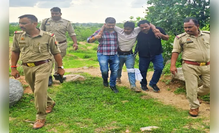 जंगल में छात्रा से गैंगरेप के आरोपित को पुलिस ने मुठभेड़ में किया गिरफ्तार