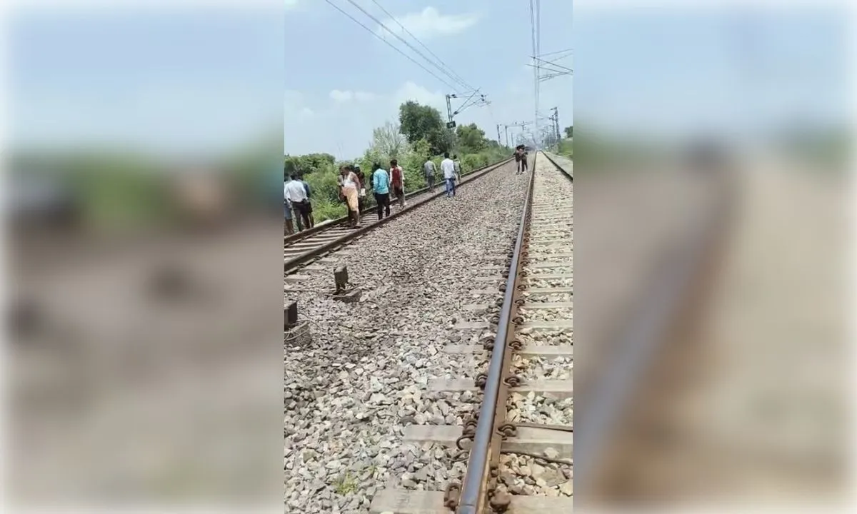 जौनपुर में ट्रेन की चपेट में आए बुजुर्ग, मौके पर दर्दनाक मौत