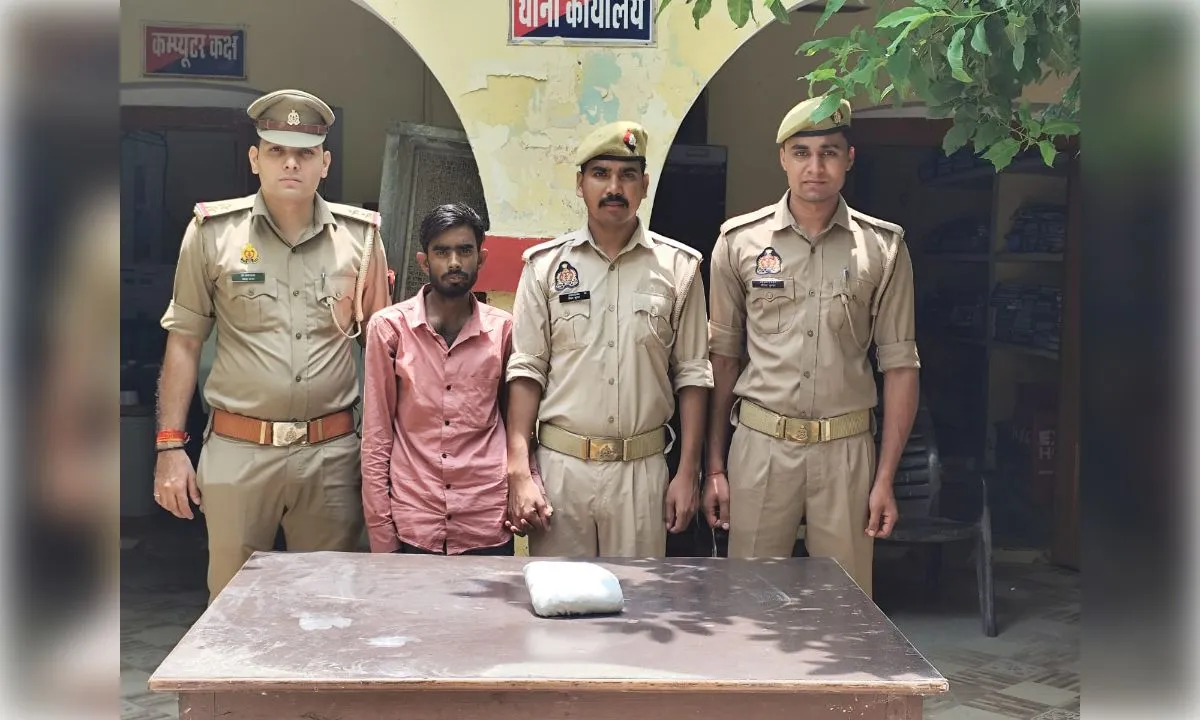 छह लाख रुपये की अफीम के साथ झारखंड का तस्कर गिरफ्तार