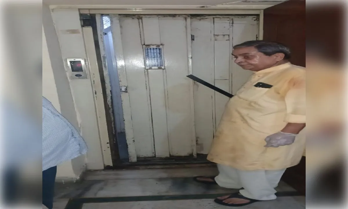  गुलमोहर एनक्लेव सोसायटी की सफाई व्यवस्था की खुली पोल