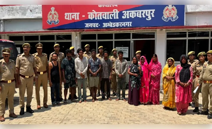 अम्बेडकरनगर पुलिस का बड़ा खुलासा: अंतरजनपदीय टप्पेबाज गिरोह का भंडाफोड़, 11 आरोपी गिरफ्तार