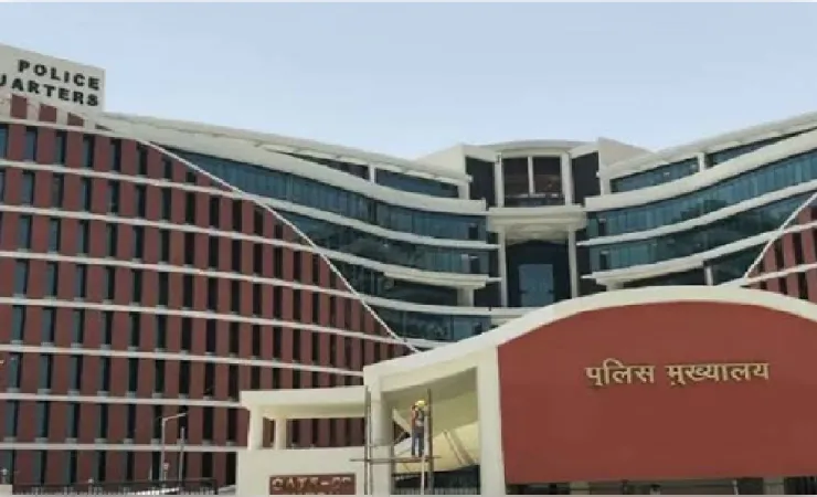 यूपी पुलिस में बड़े फेरबदल पर ब्रेक, डीजी से लेकर लखनऊ-नोएडा पुलिस कमिश्नर तक की तैनाती अटकी, ट्रांसफर लिस्ट का इंतजार