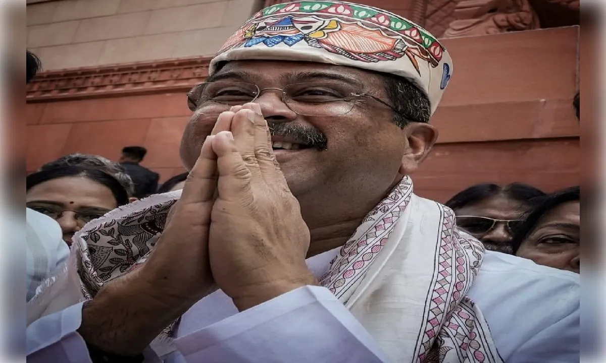 इस्तीफे के बाद संसद पहुंचे धर्मेंद्र प्रधान, बोले- मैं स्ट्रीट फाइटर हूं,एसी रूम एक्टिविस्ट नहीं