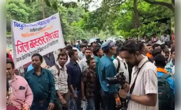  बिजली स्मार्ट मीटर रीडरों ने सीएसईबी कार्यालय का किया घेराव, कांग्रेस ने किया समर्थन
