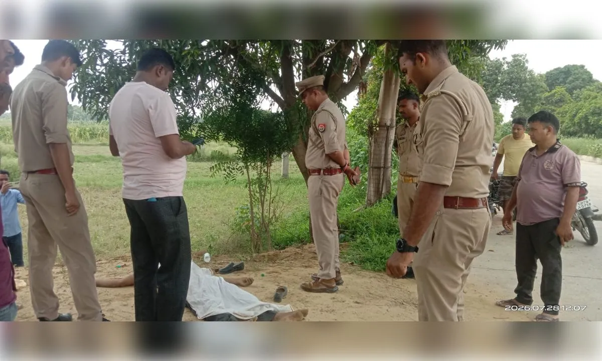 प्लॉट पर मिला युवक का शव, शराब की बोतल व बीयर कैन बरामद