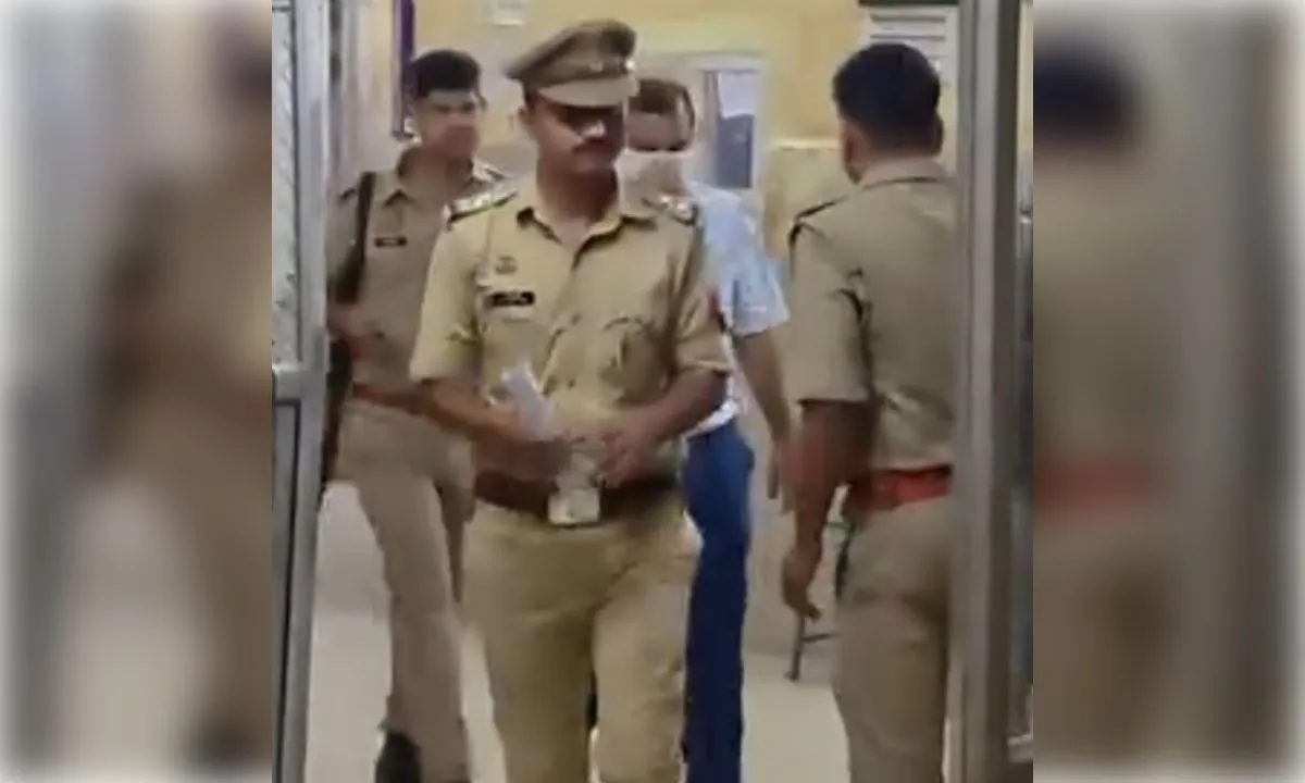 फतेहपुर में एक लाख की घूस लेते वरिष्ठ लेखा परीक्षक गिरफ्तार, एंटी करप्शन टीम ने रंगेहाथ पकड़ा