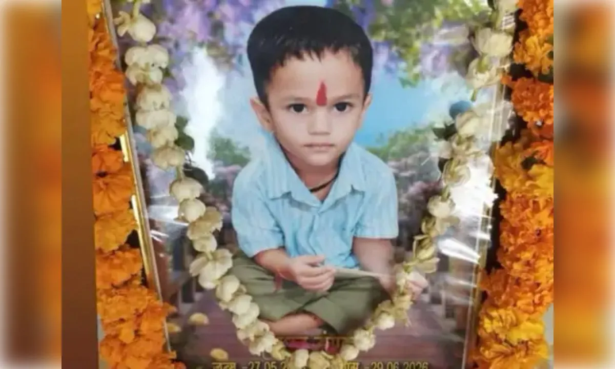 कलियुगी मां ने प्रेमी से बात करने में रोड़ा बने 3 साल के मासूम की गला घोंटकर की हत्या