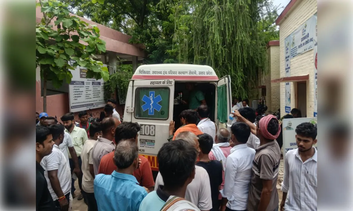 जाैनपुर: बेकाबू स्कूल वैन खाई में पलटी, शिक्षिका समेत 12 से अधिक बच्चे घायल