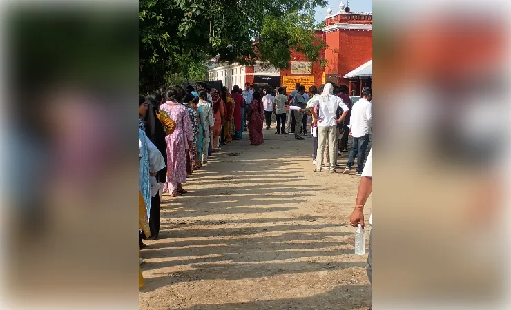 कड़ी सुरक्षा के बीच उत्तर प्रदेश में शुरू हुई यूपी टीईटी परीक्षा, देवरिया में 12 केंद्रों पर आयोजन