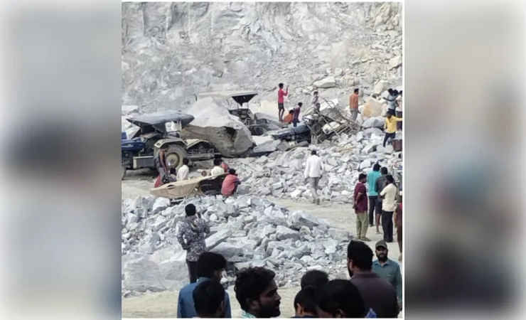 बेंगलुरु के पास पत्थर खदान में चट्टान गिरने से 7 मजदूरों की मौत, कई घायल