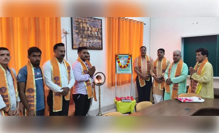 गुरु-शिष्य परंपरा ज्ञान और संस्कारों की आधारशिला है : प्रो. डी.सी. श्रीवास्तव
