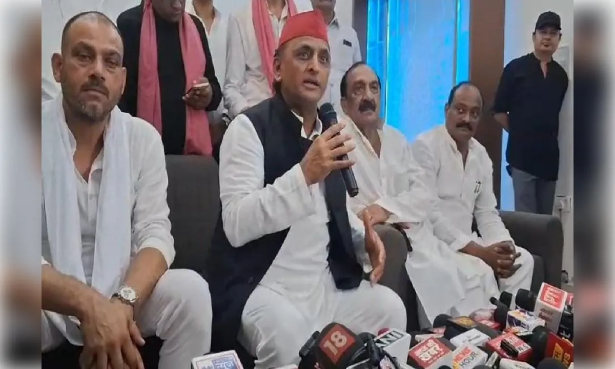 बदायूं में अखिलेश यादव का भाजपा पर हमला, युवाओं और रोजगार के मुद्दे पर सरकार को घेरा