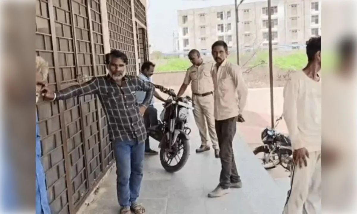 पत्नी को लेने ससुराल पहुंचे युवक की बिगड़ी तबीयत; जहर खाने की बात कहकर तोड़ा दम