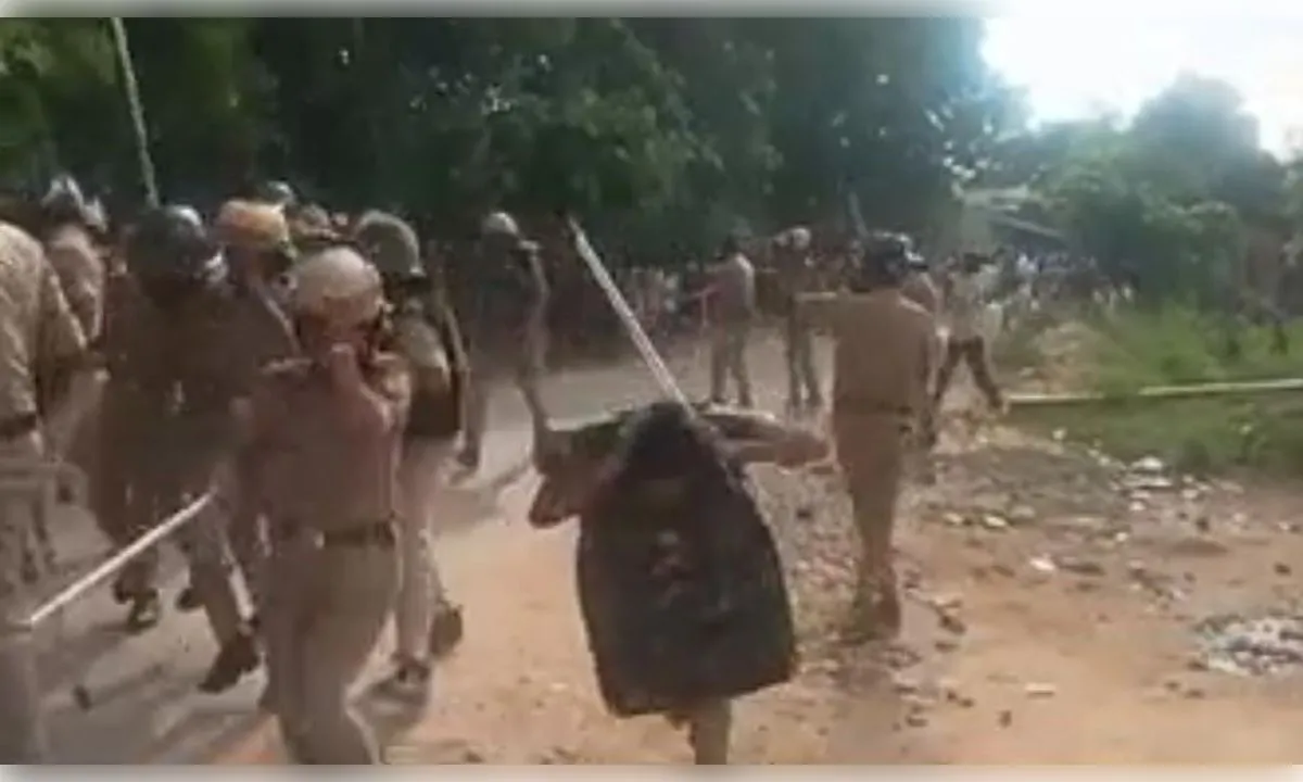 लबकनी गांव में आंबेडकर प्रतिमा स्थापना को लेकर बवाल, पांच कर्मचारी निलंबित