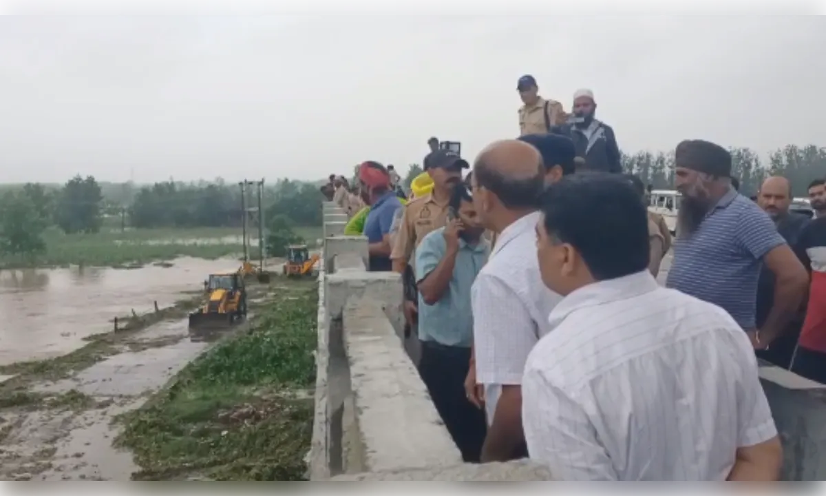 मुजफ्फरनगर में जलभराव को लेकर डीएम-एसएसपी का निरीक्षण, हालात का लिया जायजा
