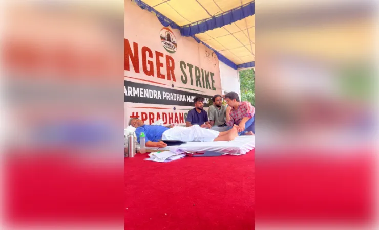 दिल्ली में भूख हड़ताल पर बैठे सोनम वांगचुक के समर्थकों ने भी रखा एक दिन का उपवास