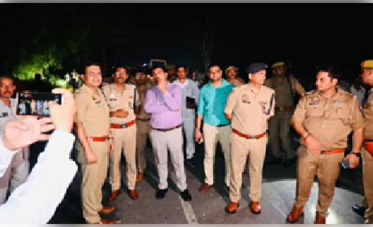   एटा में खड़ी रोडवेज बस में कंटेनर ने मारी भीषण टक्कर, पांच यात्रियों की मौत, कई घायल