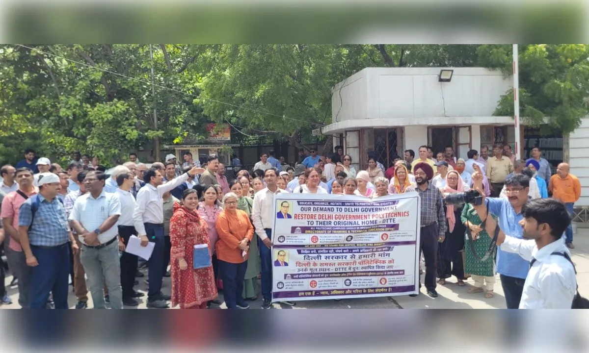 डीएसईयू से सरकारी पॉलिटेक्निक अलग करने की मांग, तकनीकी शिक्षा कर्मियों का पैदल मार्च