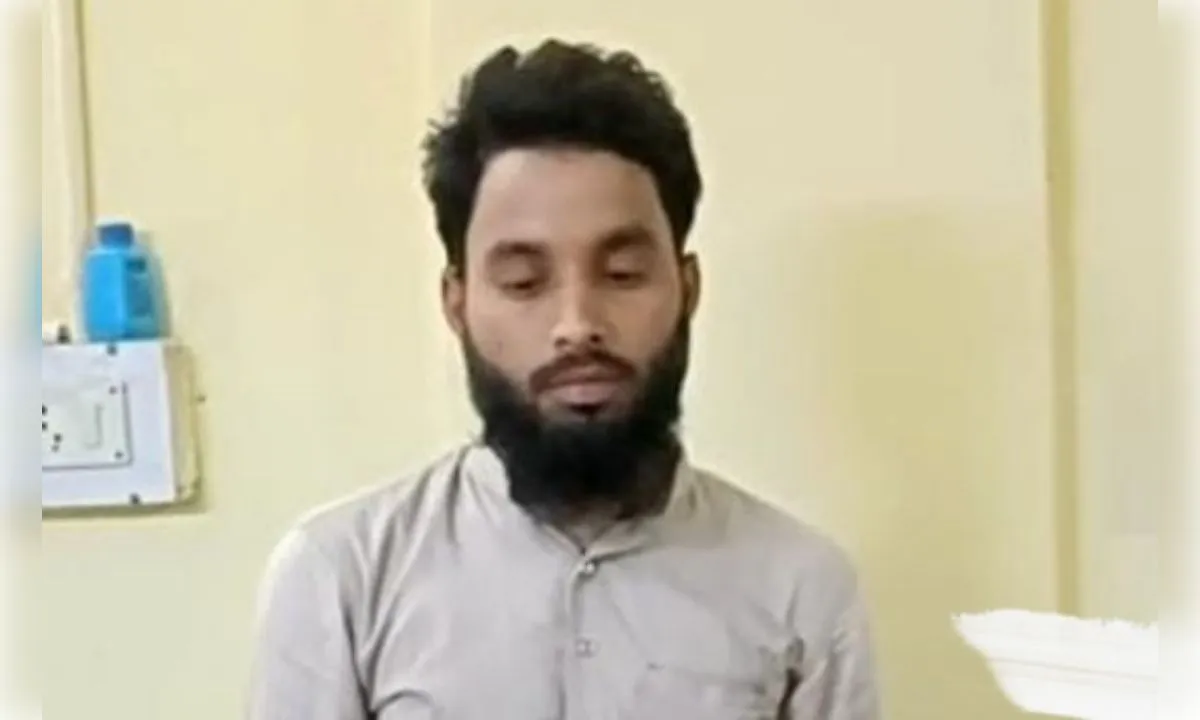 रामानुजगंज में श्रृंगार स्टोर संचालक पर युवती से बैड टच का आरोप, हिरासत में आराेपित