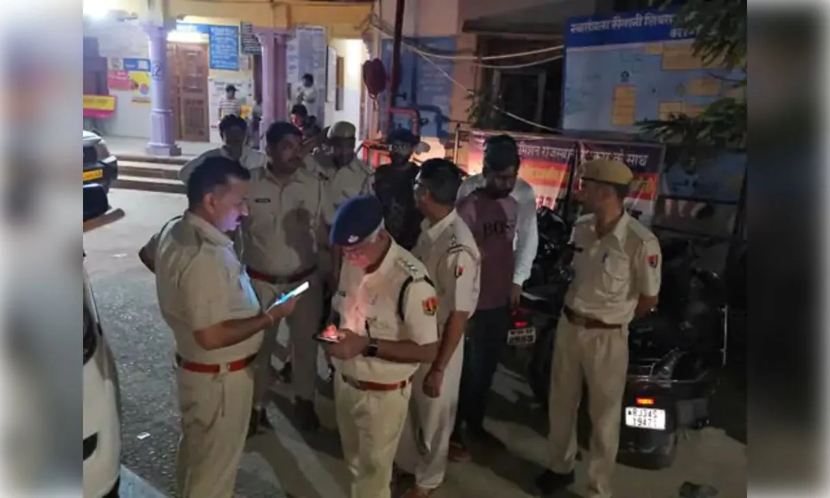 करौली में दर्दनाक सड़क हादसा: ट्रक की चपेट में आने से बाइक सवार तीन युवकों की मौत